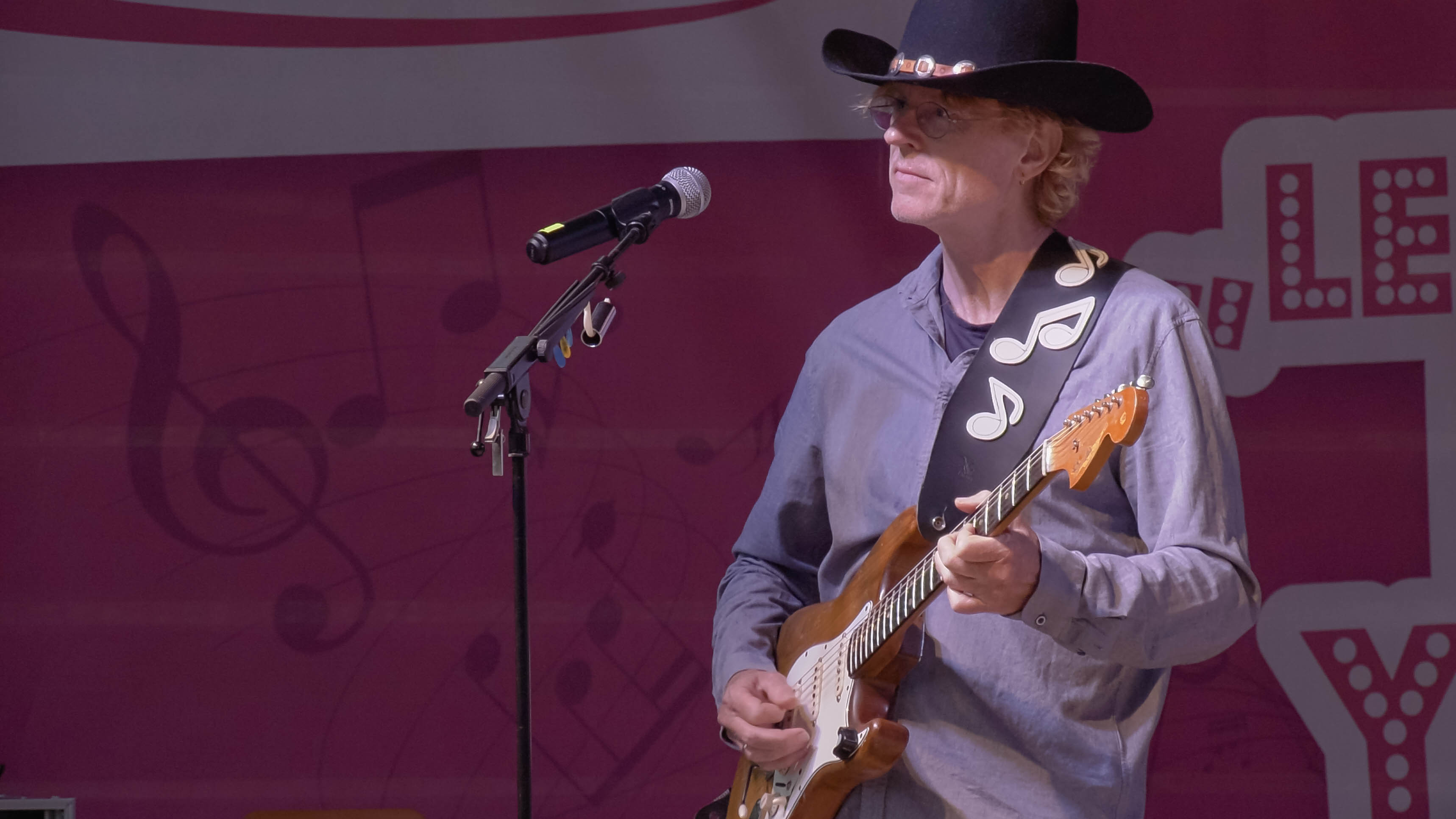 Chris Molisch – guitar