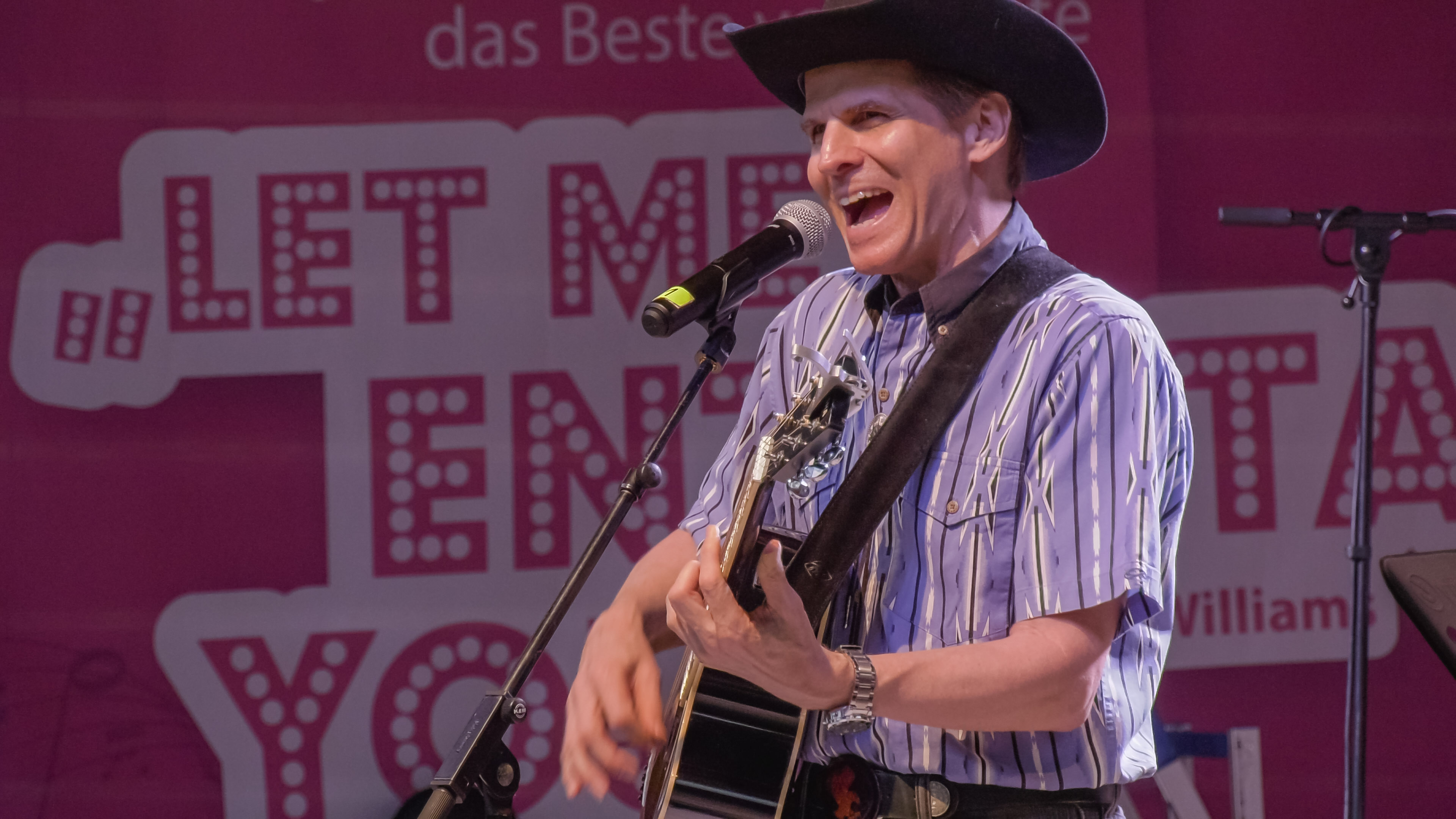 Steve Criss – vocals, guitar, banjo, harmonica